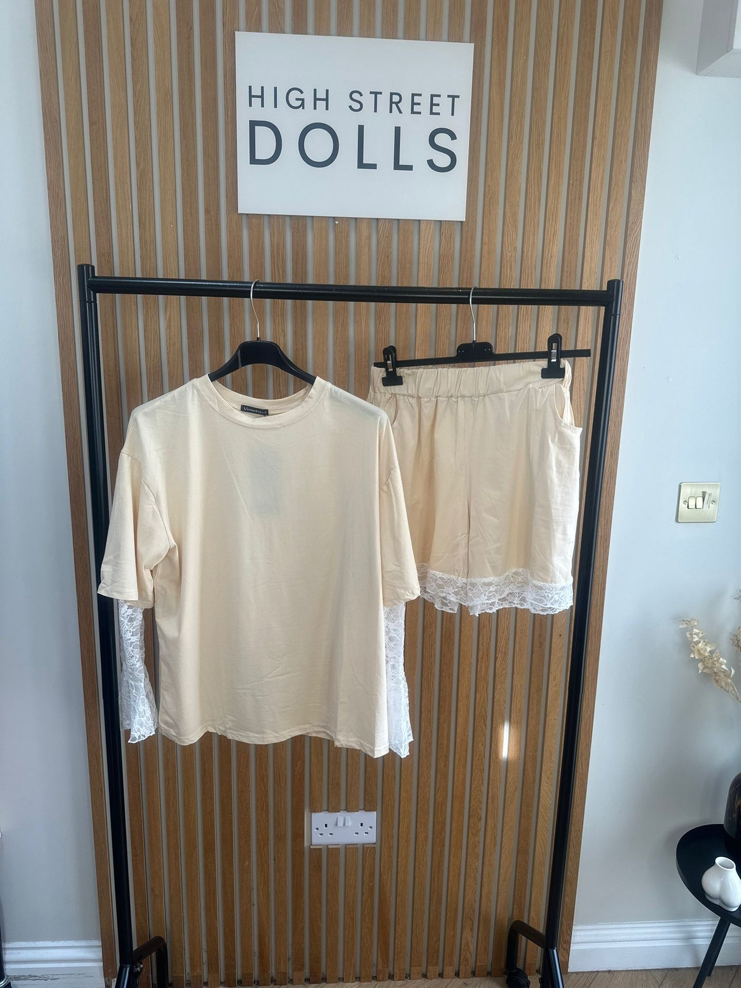 Flo Lace T Shirt an Shorts Lounge set Long Lace Sleeves Oversized Spring Summer Holiday